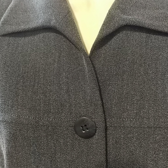 View Moda Italional 2-Piece Pants Suit - Picture 3 of 11